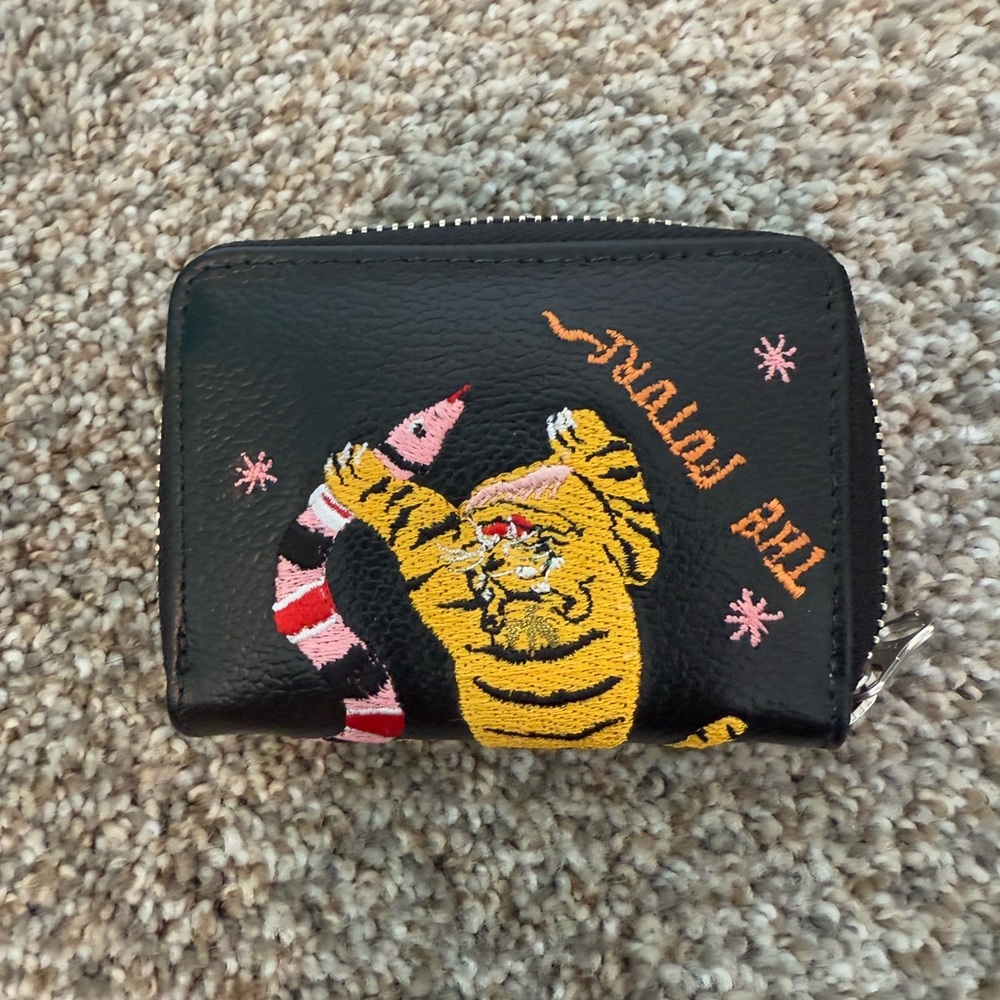 Black Wallet with Tiger Embroidery Min & Mon